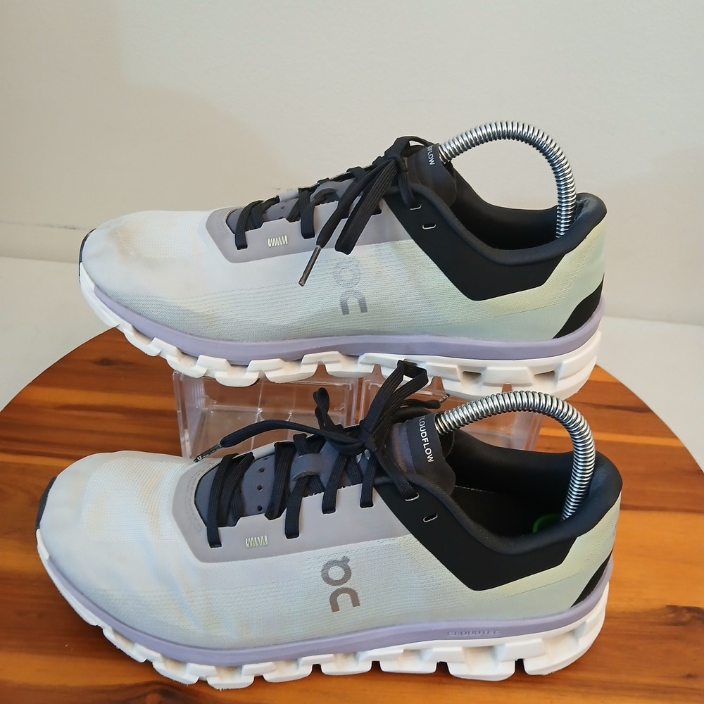 On Cloudflow 4 Womens 9 Grey Running Shoes Sneakers Athletic Gym